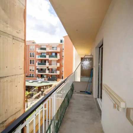 For 2 People In A Cozy Apartmán Saint-Raphaël